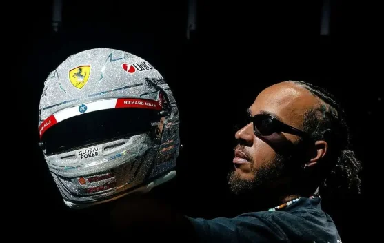 Hamilton-Bintang F1 Lainnya Pamerkan Helm Edisi Khusus