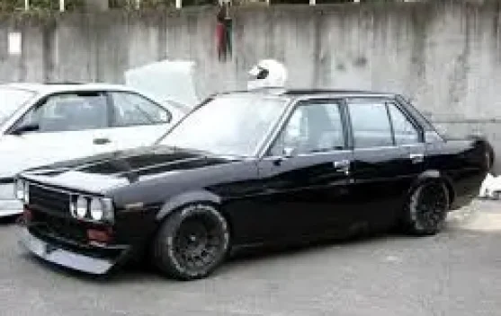  Corolla DX Sedan Legendaris yang Tangguh dan Irit