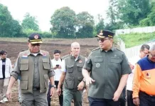 Wabup Dampingi Sestama Tinjau Pembangunan Huntap dan Huntara