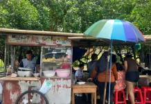 Soto Lenthuk  Ayam Kampung yang Bertahan Sepuluh Tahun