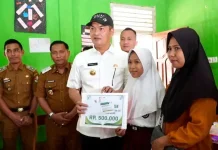 BAZNAS Tubaba Salurkan Beasiswa untuk 200 Siswa