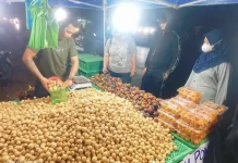 Duku Pontianak Ramai Diburu  Pembeli di Banjarmasin