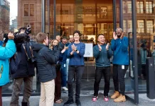 Toko Apple Sainte-Catherine Resmi Dibuka