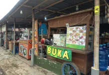 Libur Kuliah, Pendapatan Pedagang Sekitar UIN Saizu Menurun