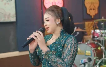 Lirik Lagu "Asmara Kerinduan - Niken Salindry"